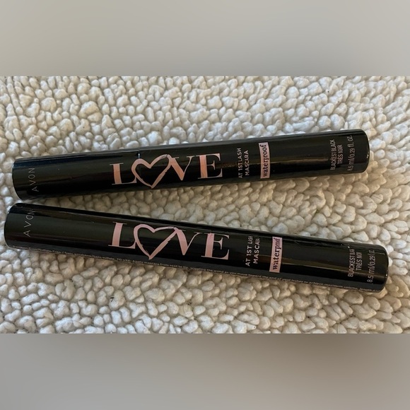 🌟HP🌟 QTY 2 WATERPROOF Love At First Lash Mascara ORIGINAL FORMULA Avon Volume - Picture 1 of 9